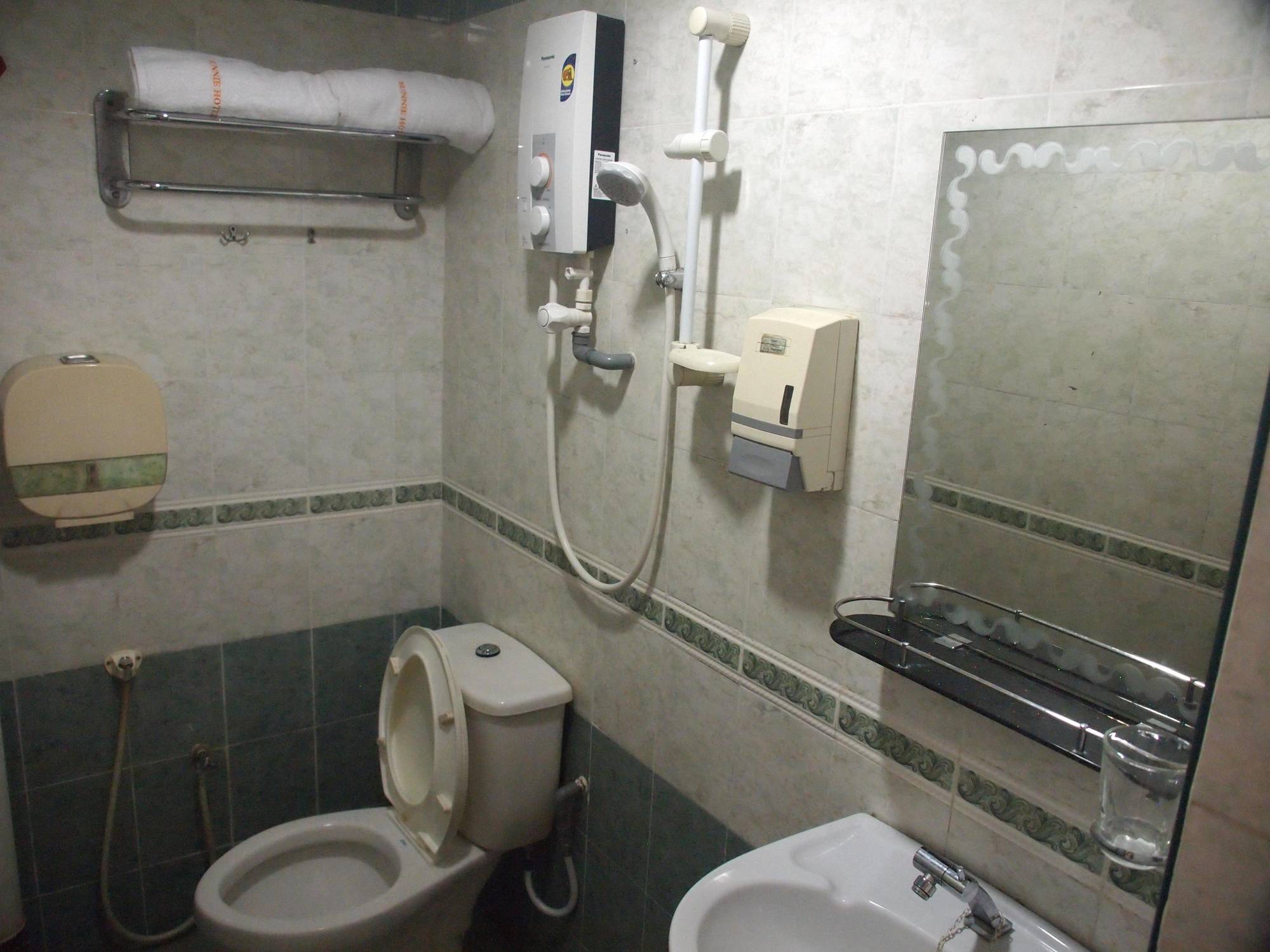 Sunnie Hotel Джохор Бахру Екстериор снимка