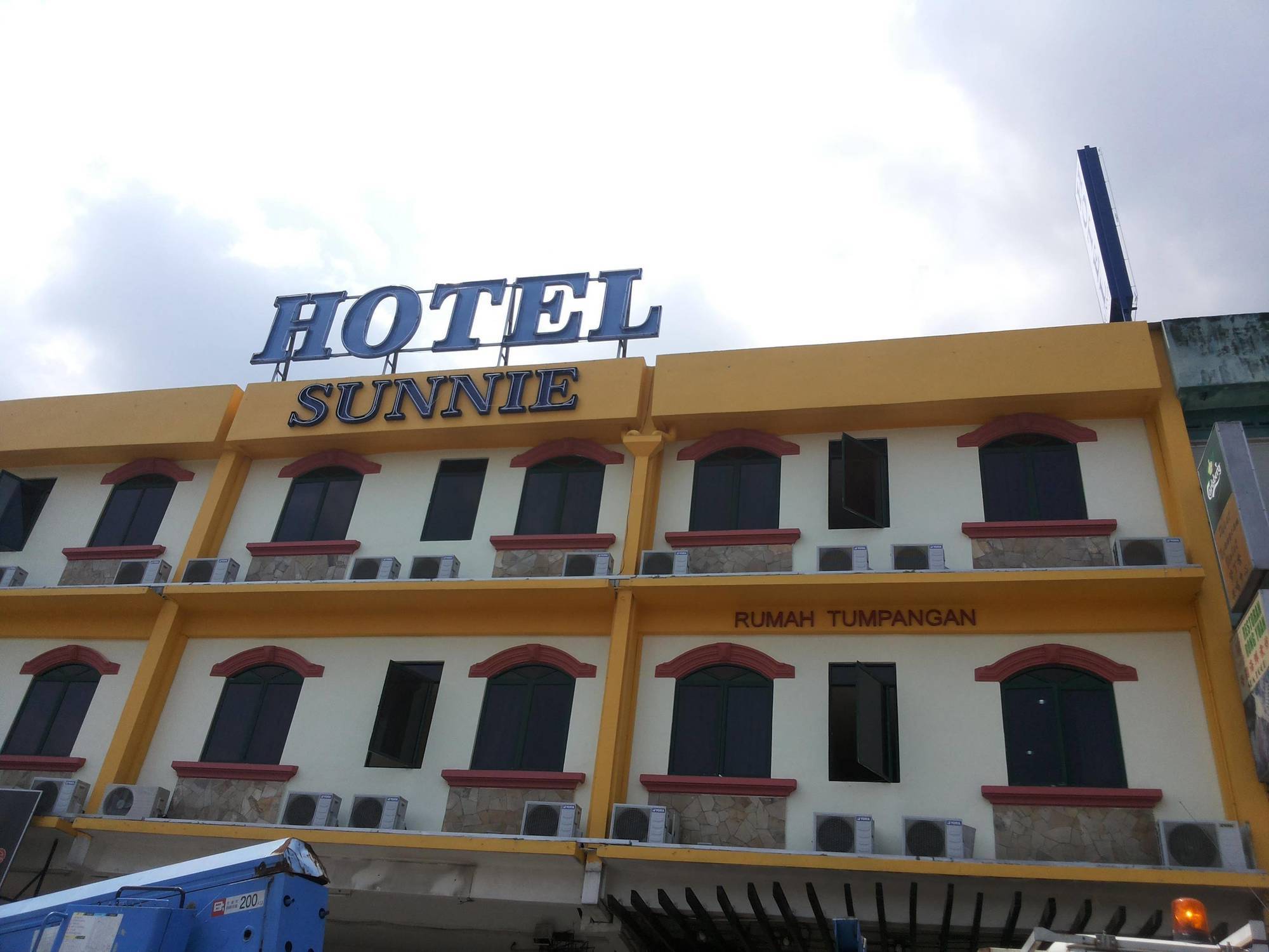 Sunnie Hotel Джохор Бахру Екстериор снимка